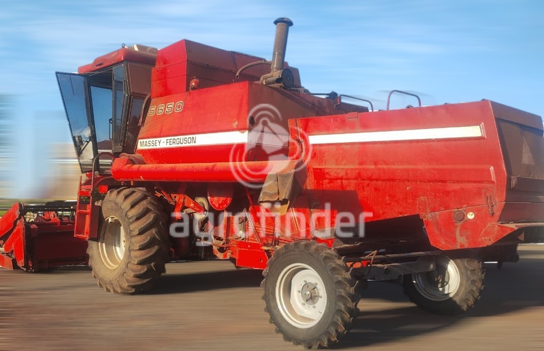 Colheitadeira de grão Massey Ferguson 5650 
 Ano 1990