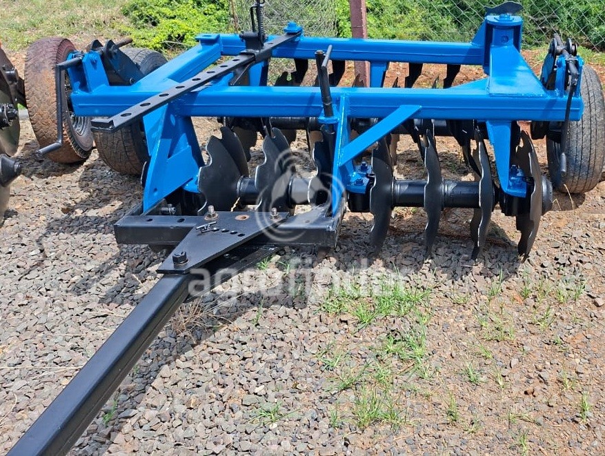 Grade Niveladora Baldan 16 discos 
 Ano 2000