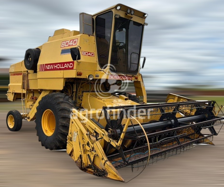 Colheitadeira de grão New Holland 8040 
 Ano 1992