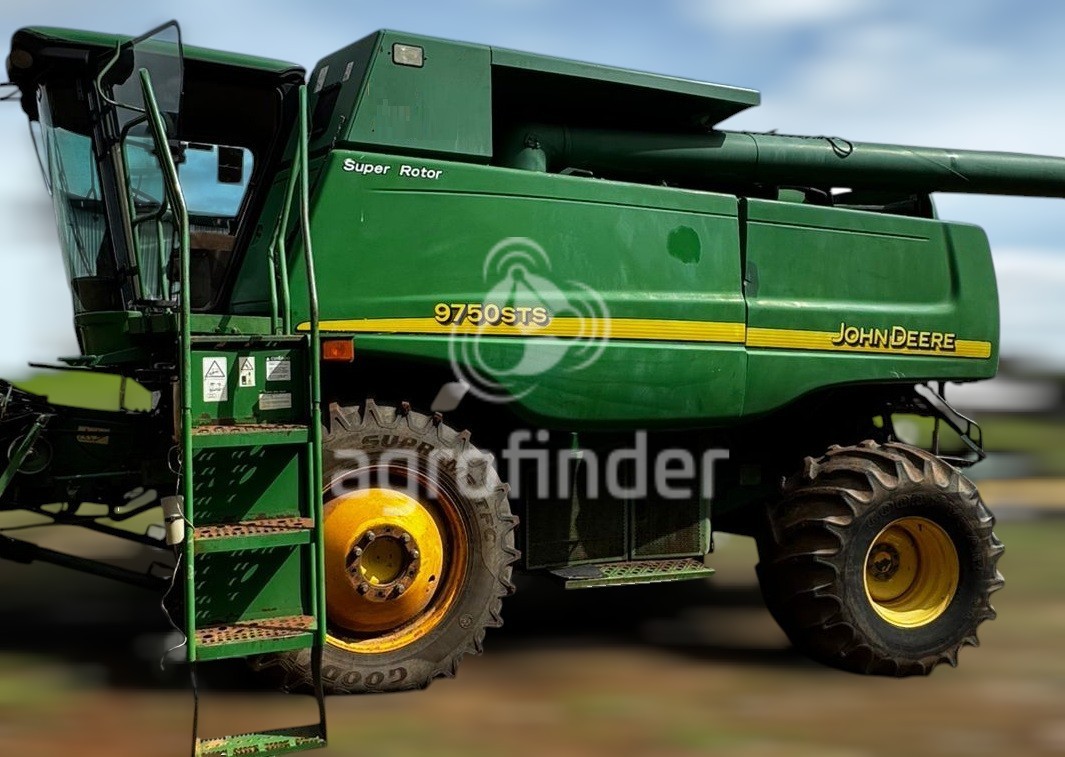Colheitadeira de grão John Deere STS 9750 
 Ano 2009