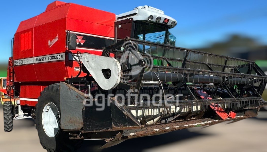 Colheitadeira de grão Massey Ferguson 5650 
 Ano 2002