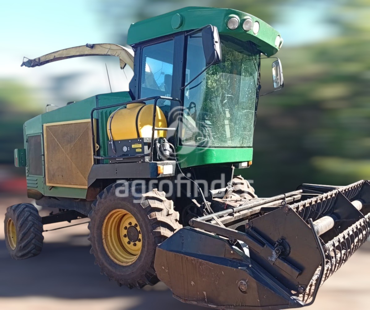 Colhedora de Forragem Massey Ferguson 38 
 Ano 2019
