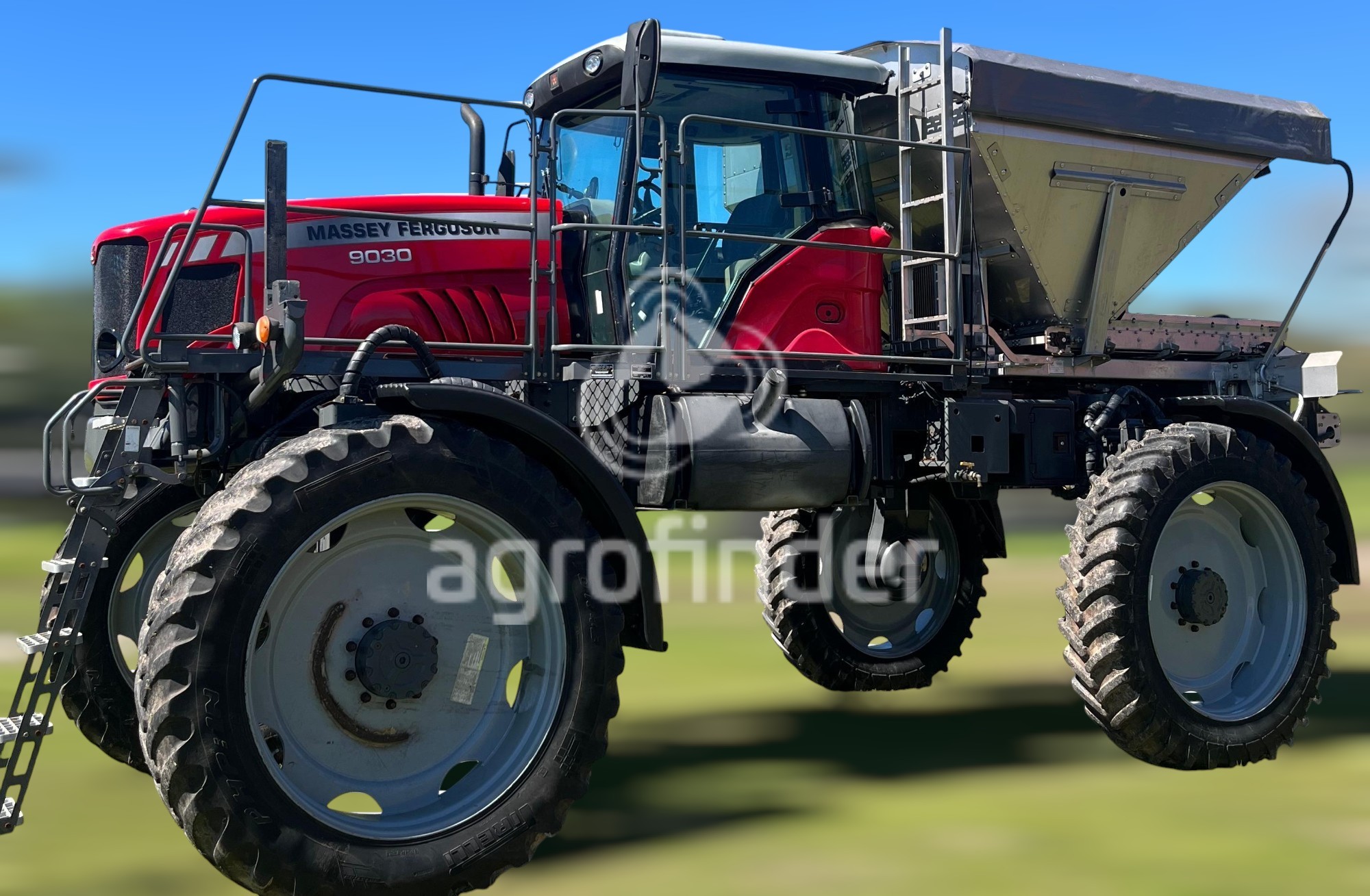 Distribuidor de Fertilizante Sólido Massey Ferguson MF 9030
Ano 2014