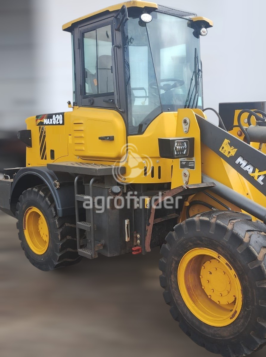 Pá Carregadeira Maxloader Max 920 
 Ano 2023