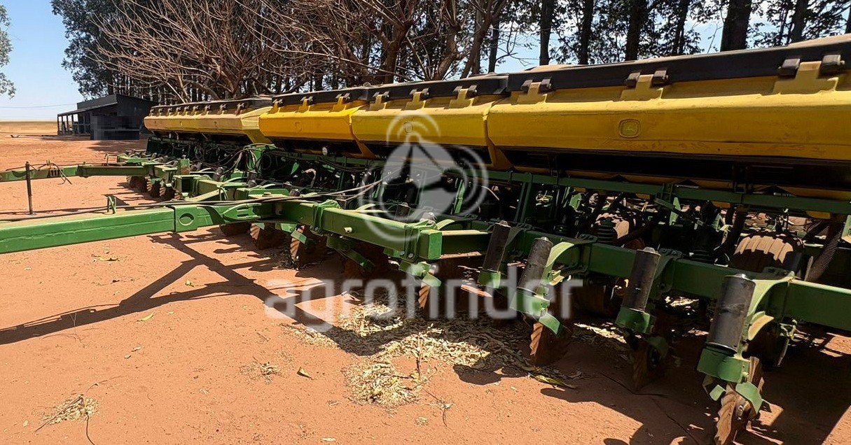 Plantadeira de Verão John Deere 2126 CCS
Ano 2012
