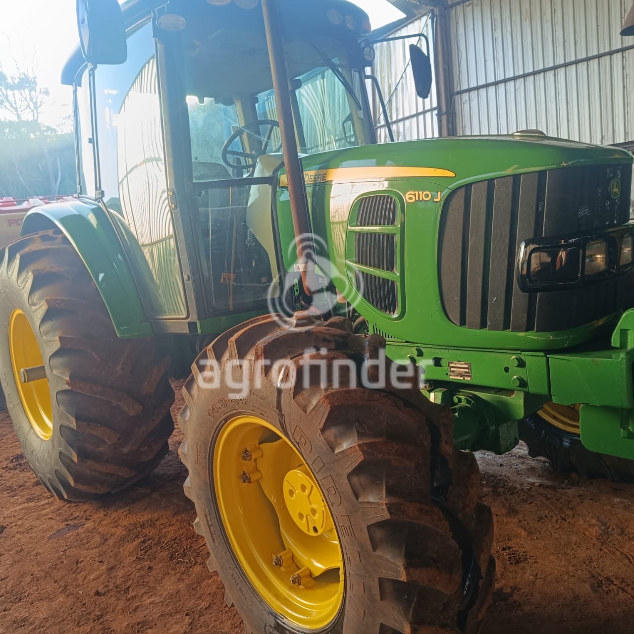Trator John Deere 6110 J
Ano 2016