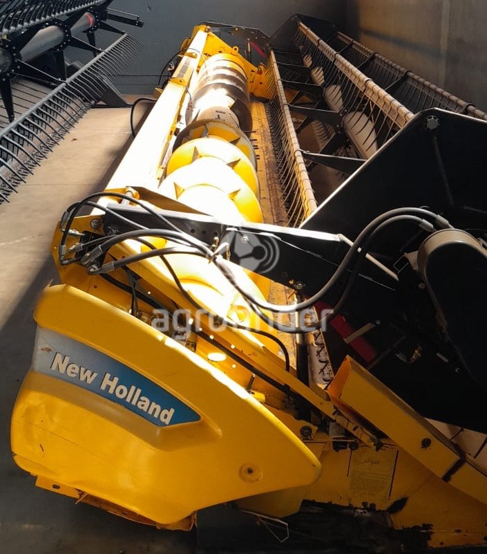 Plataforma de Soja New Holland 25 pés
Ano 2011