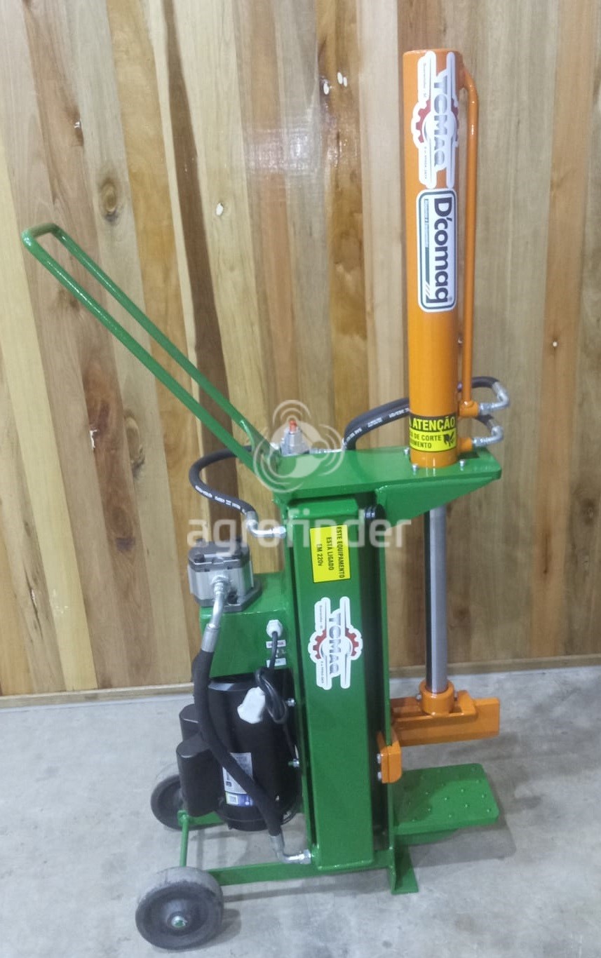 Lascador de Lenha Tcmaq 3 CV 
 Ano 2025