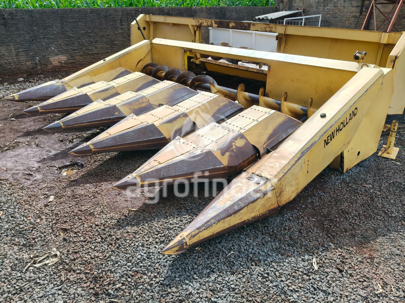 Plataforma de Milho New Holland 5 linhas 
 Ano 2001