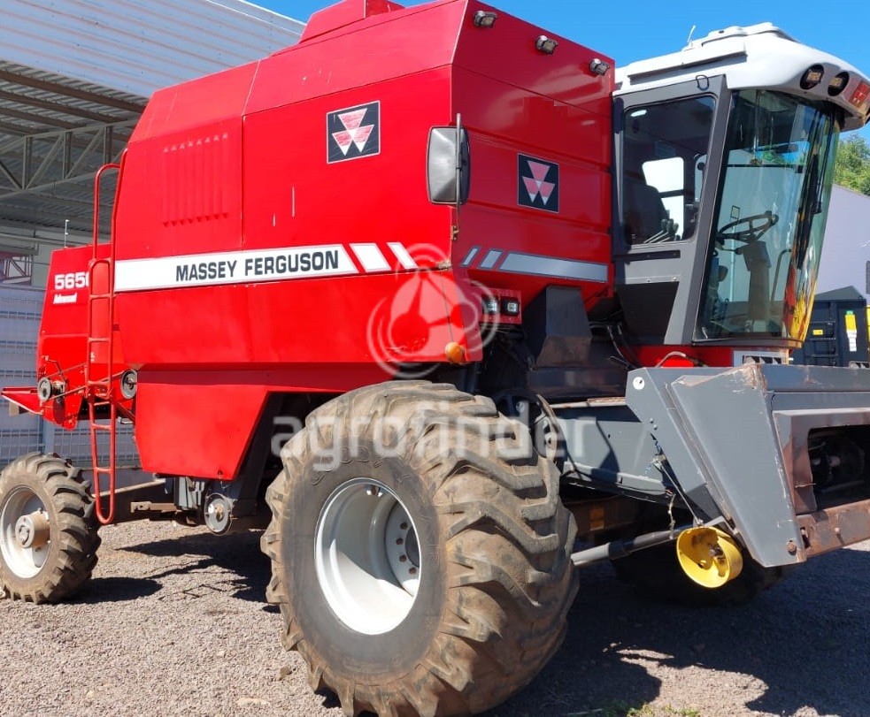 Colheitadeira de grão Massey Ferguson 5650 
 Ano 2010