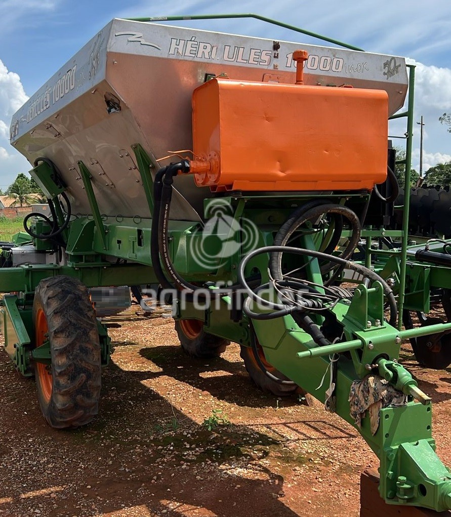 Distribuidor de Fertilizante Sólido Stara Hércules 10000
Ano 2011