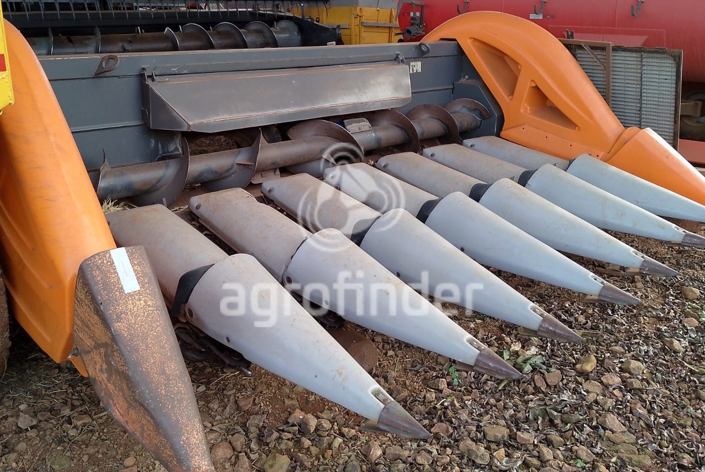 Plataforma de Milho Sfil PLM 8000 
 Ano 2008
