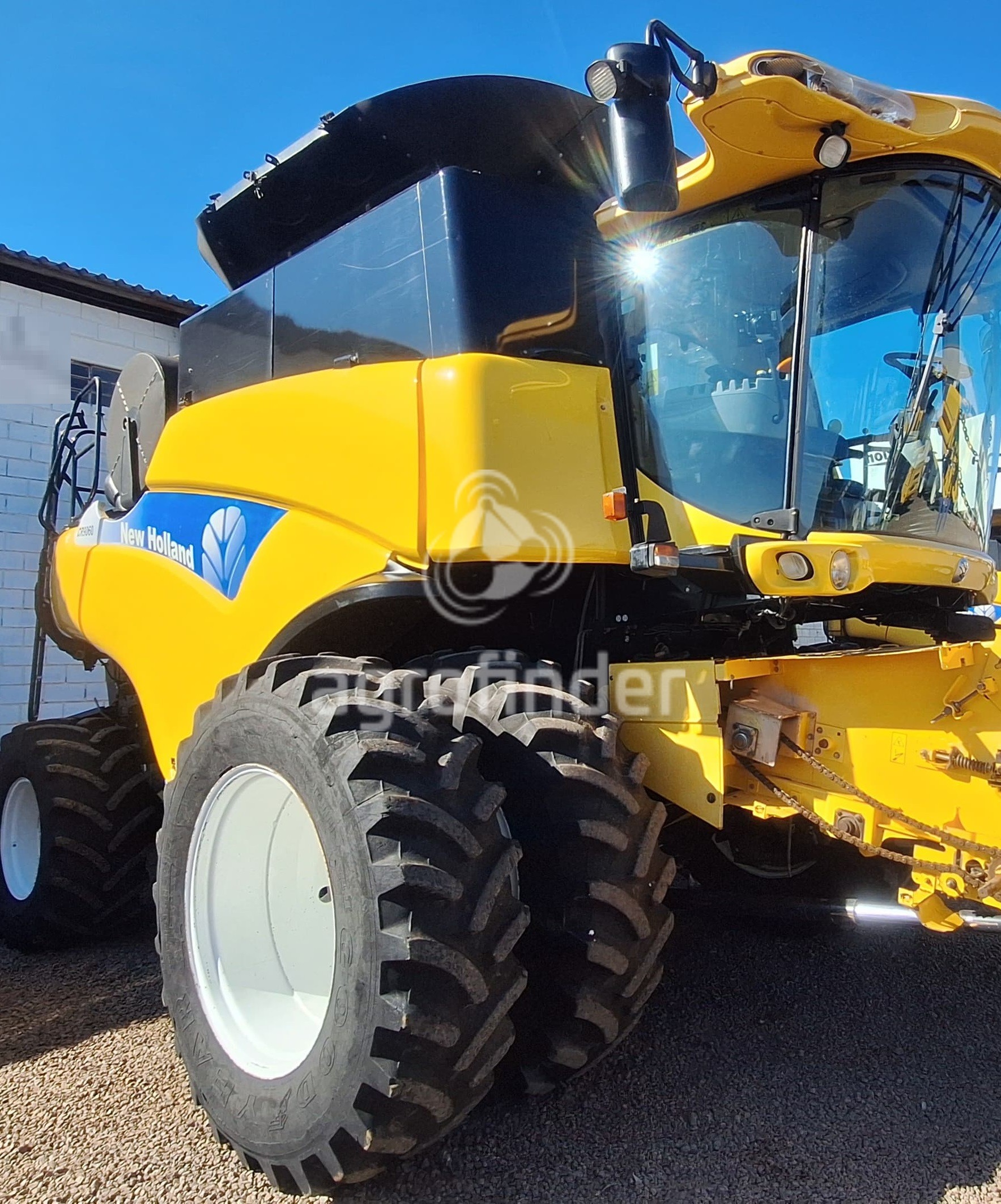 Colheitadeira de grão New Holland CR 9060
Ano 2014