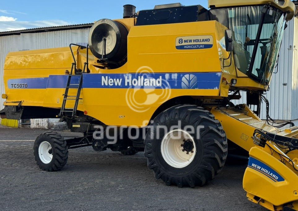 Colheitadeira de grão New Holland TC 5070
Ano 2012
