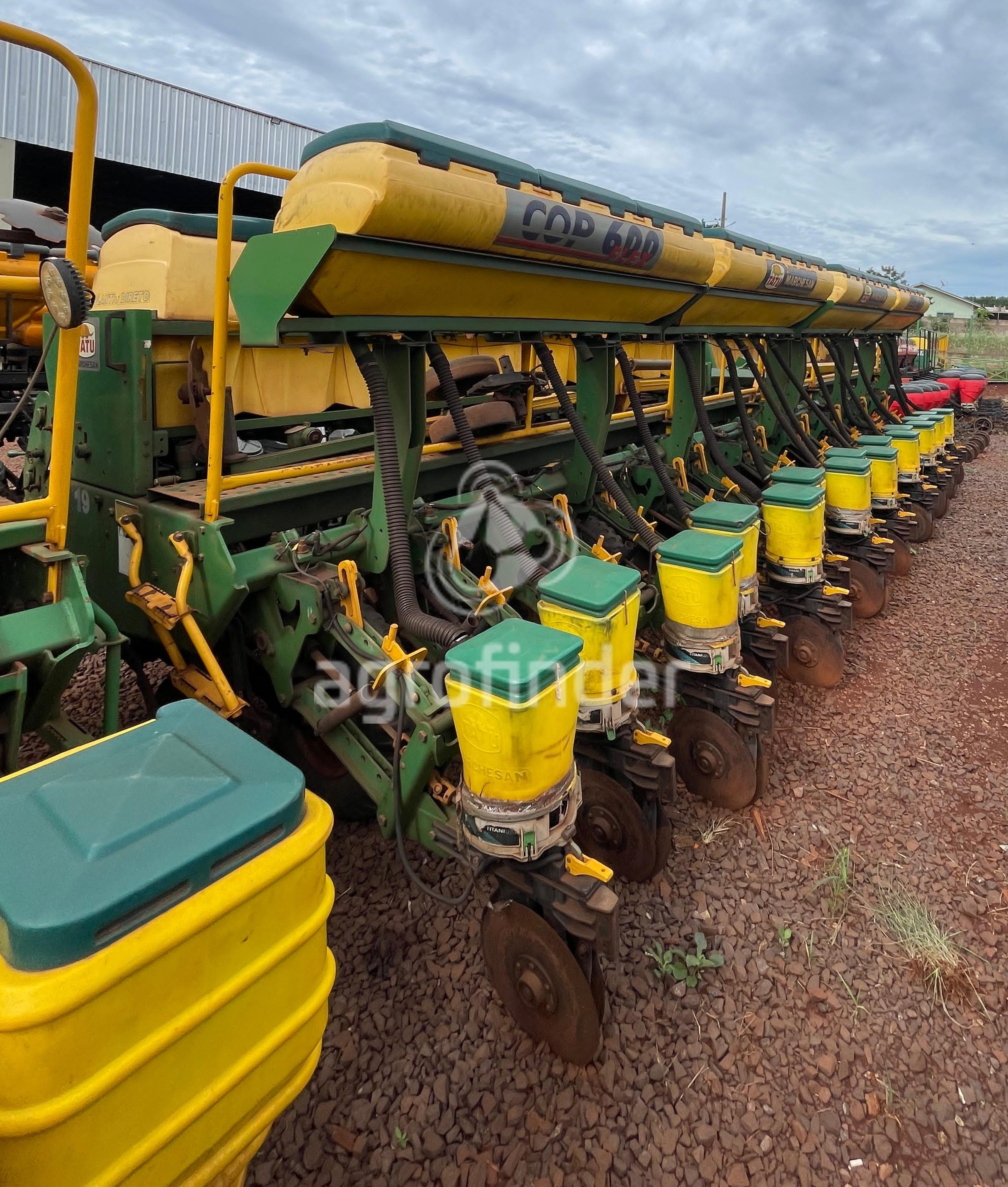 Plantadeira de Verão Tatu COP FLEX 600
Ano 2015