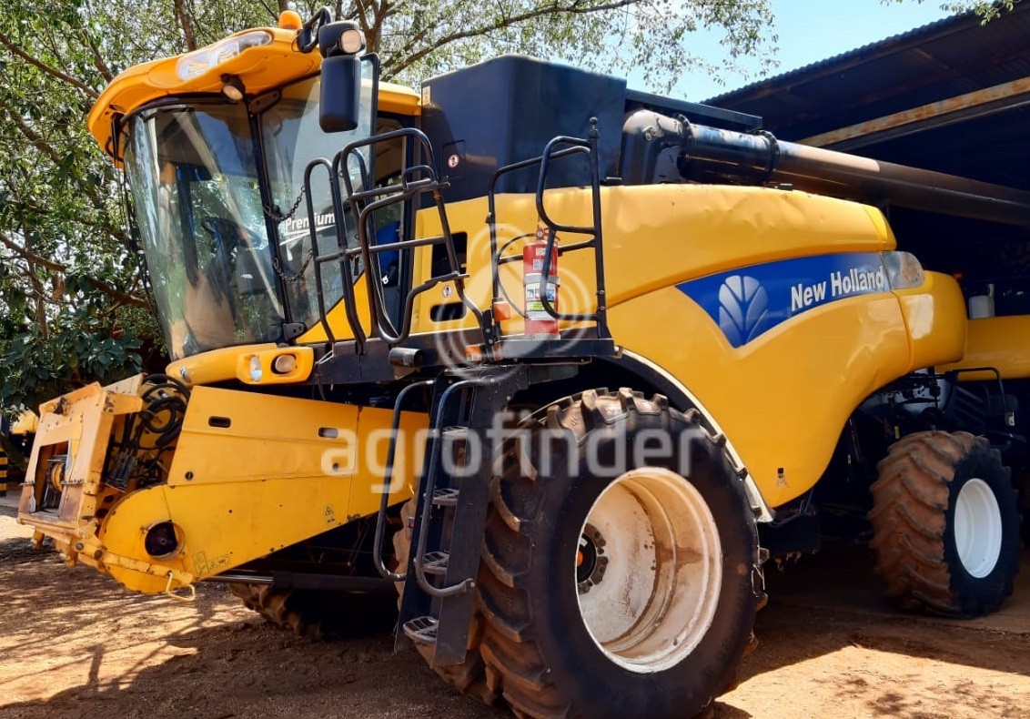 Colheitadeira de grão New Holland CR 9060
Ano 2012