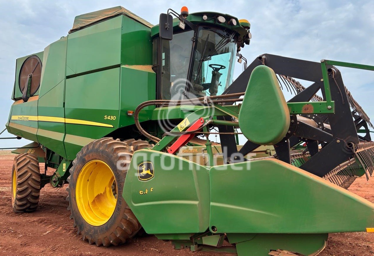 Colheitadeira de grão John Deere S430 
 Ano 2017