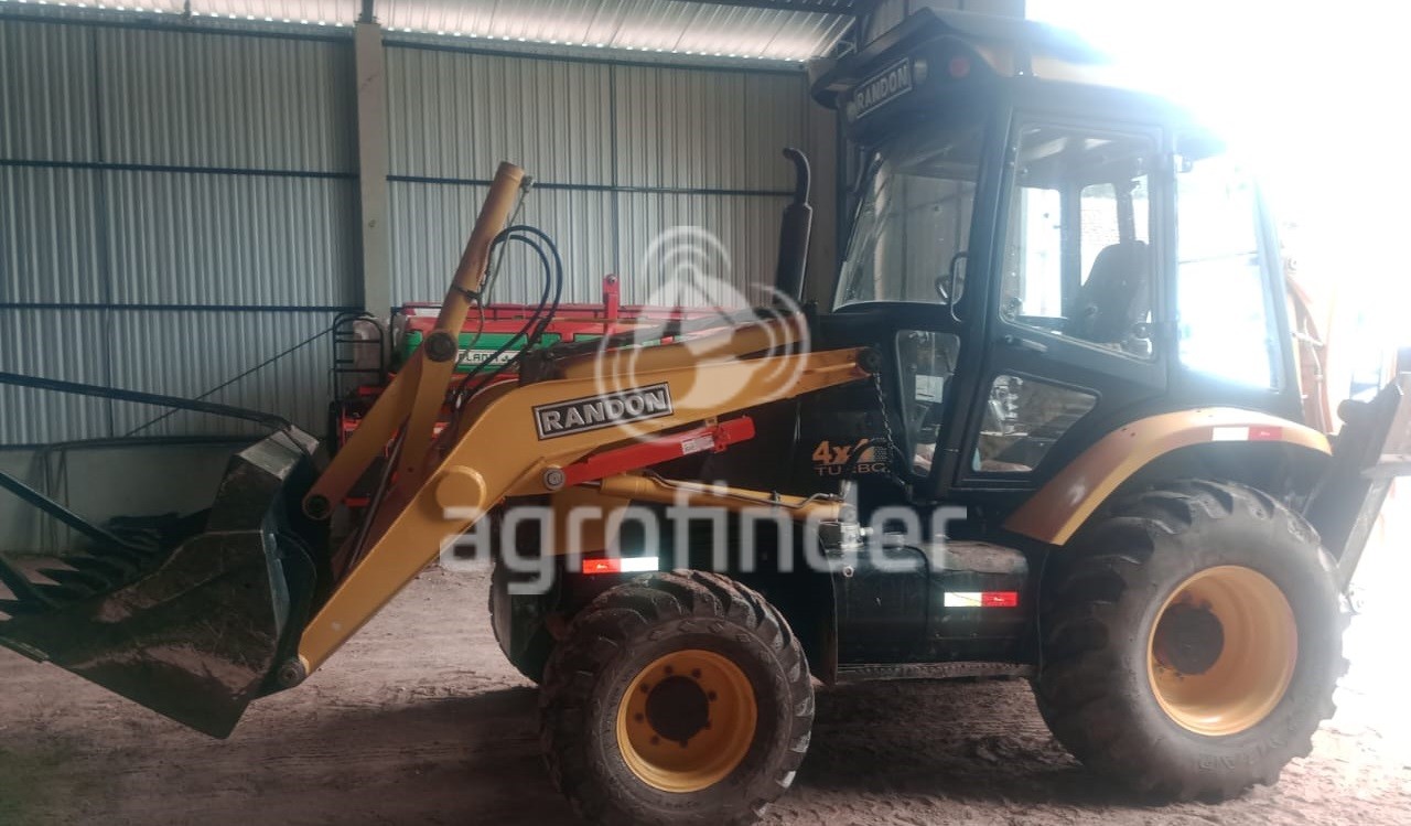 Retroescavadeira Randon RD 406 
 Ano 2019