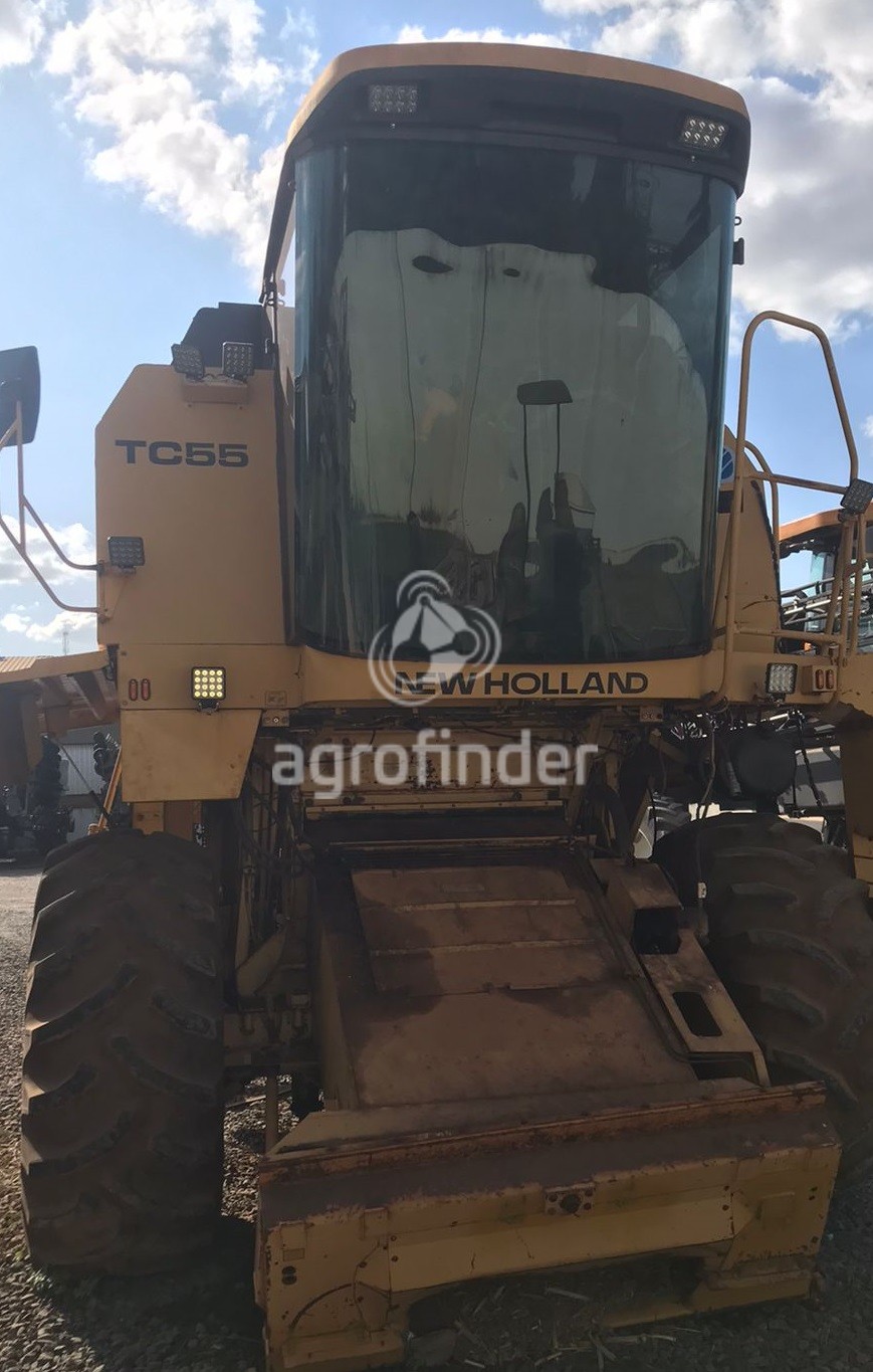 Colheitadeira de grão New Holland TC 55
Ano 1998