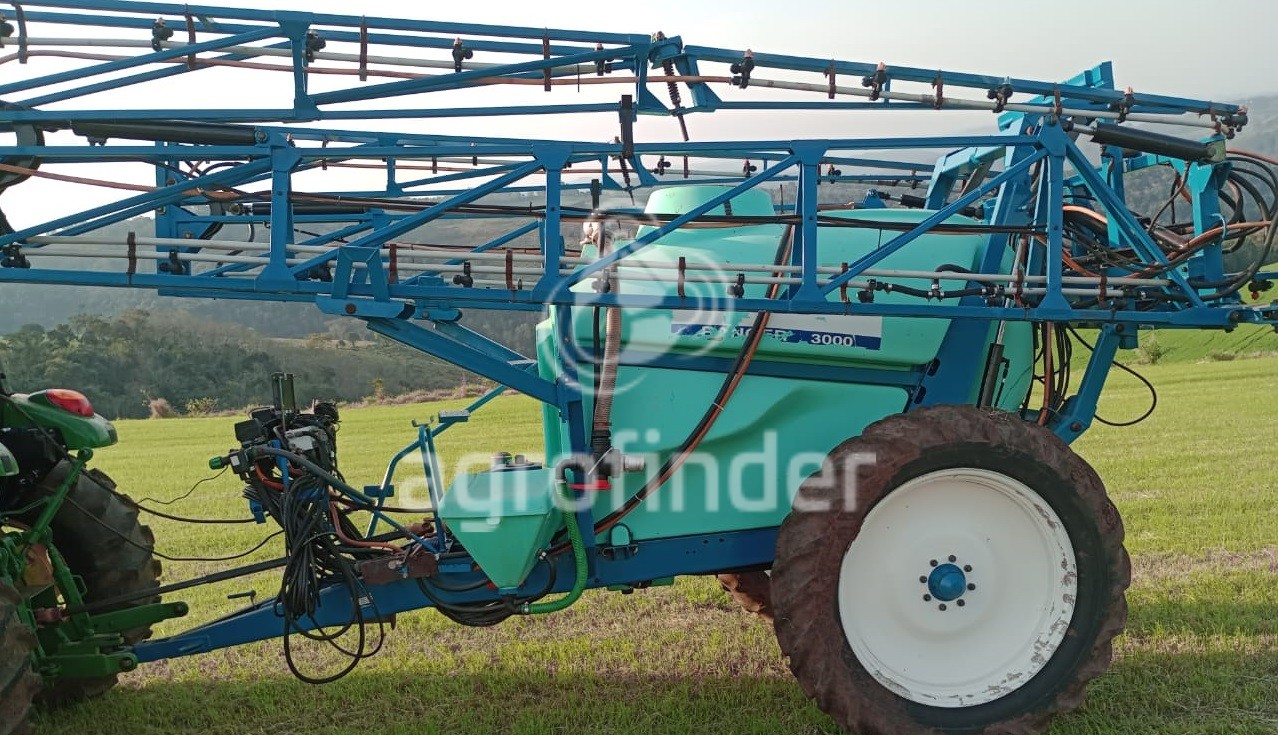 Pulverizador de Arrasto Montana Ranger 3000 
 Ano 2016