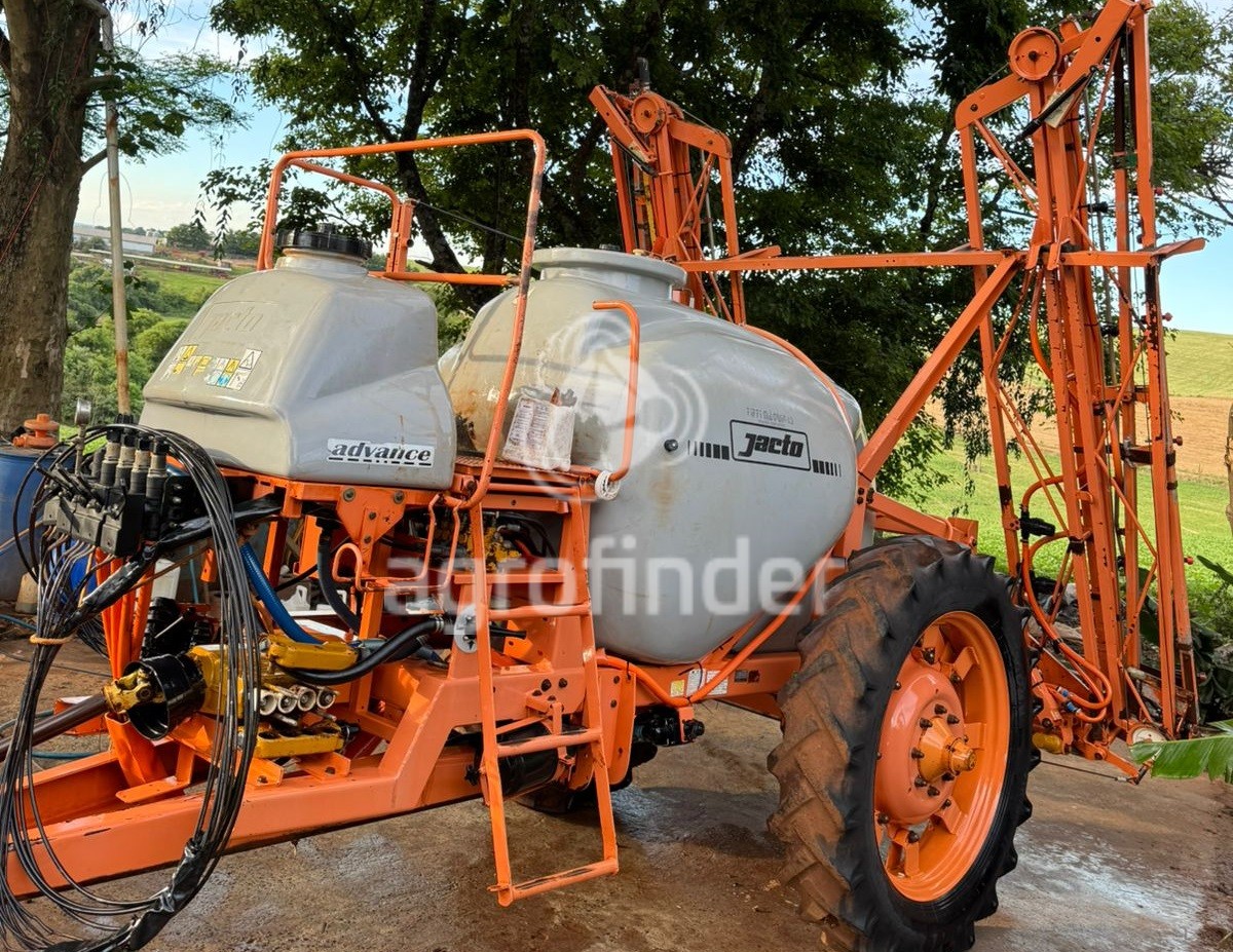 Pulverizador de Arrasto Jacto Advance 2000
Ano 2008