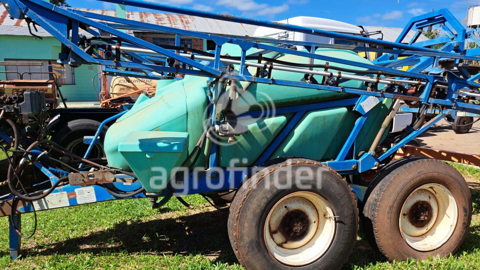 Pulverizador de Arrasto Montana Ranger 2000 
 Ano 2009