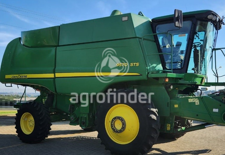 Colheitadeira de grão John Deere STS 9570 
 Ano 2010