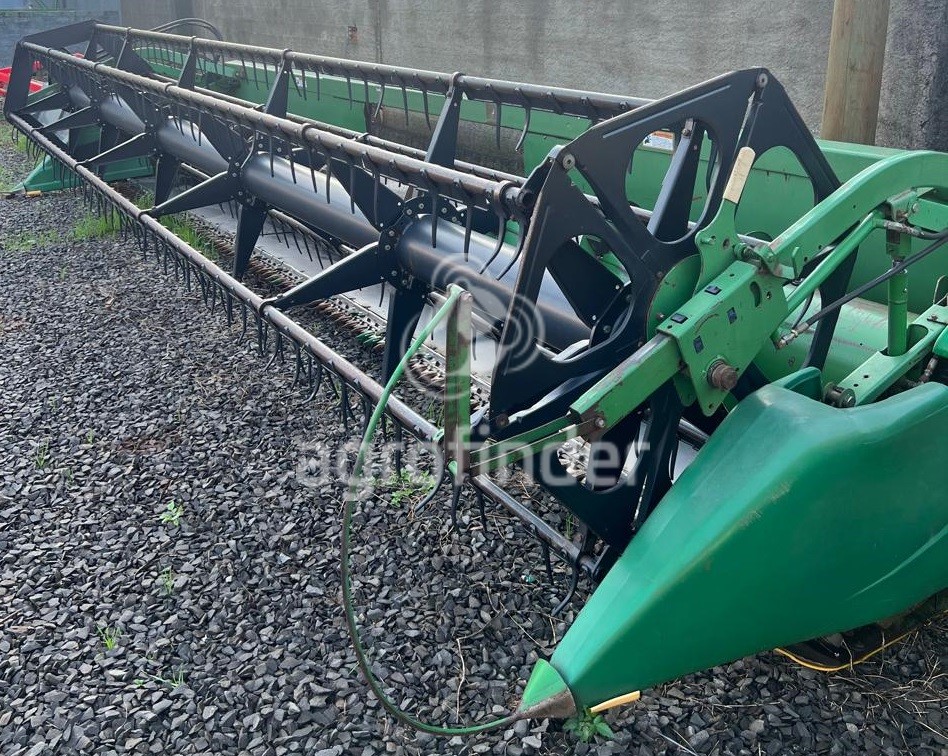 Plataforma de Soja John Deere 622 F 
 Ano 2004