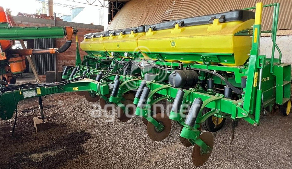 Plantadeira de Verão John Deere 2113 
 Ano 2020