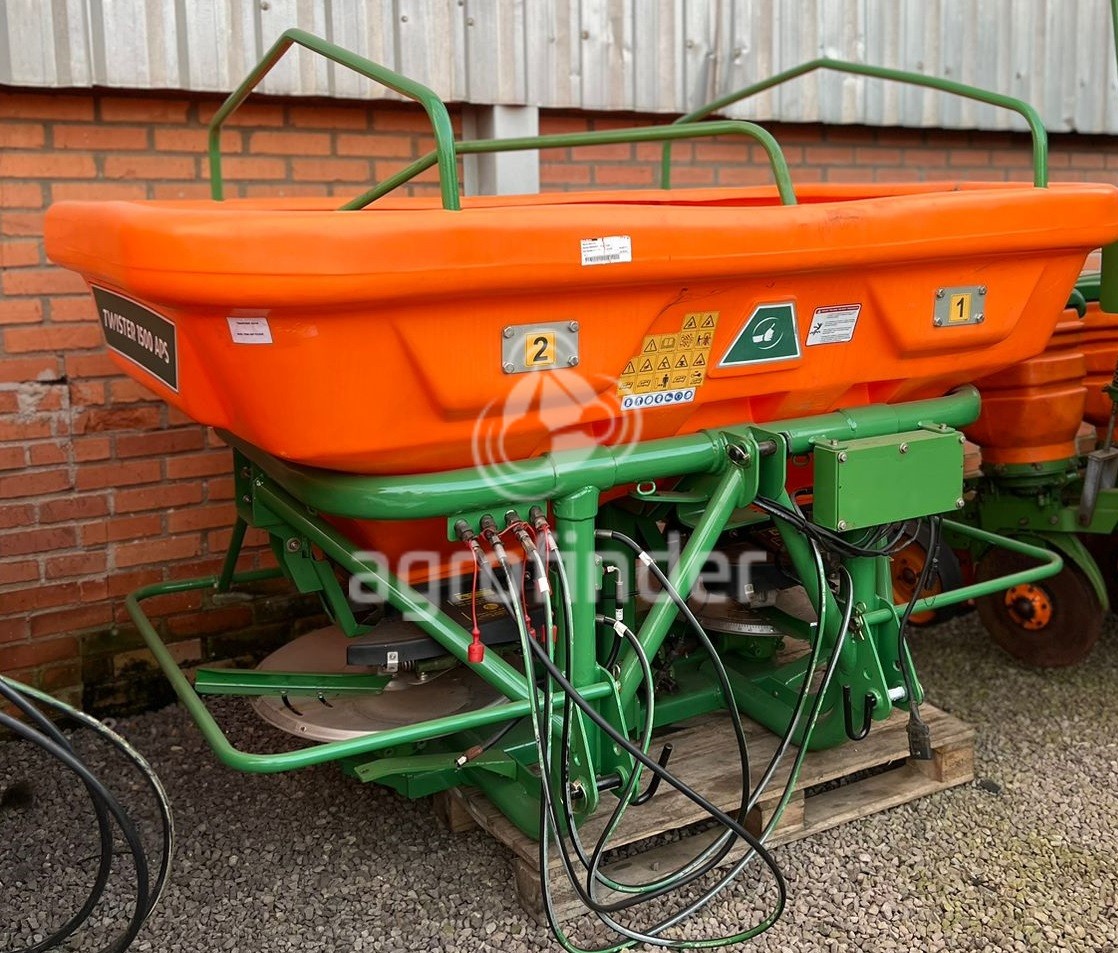 Distribuidor de Fertilizante Sólido Stara Twister 1500
Ano 2016