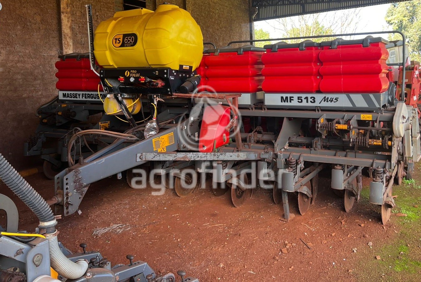 Plantadeira de Verão Massey Ferguson MF 513
Ano 2014