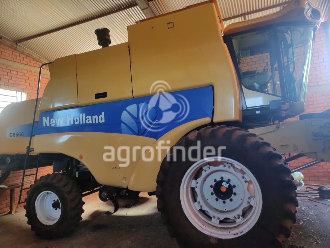Colheitadeira de grão New Holland CS 660
Ano 2004