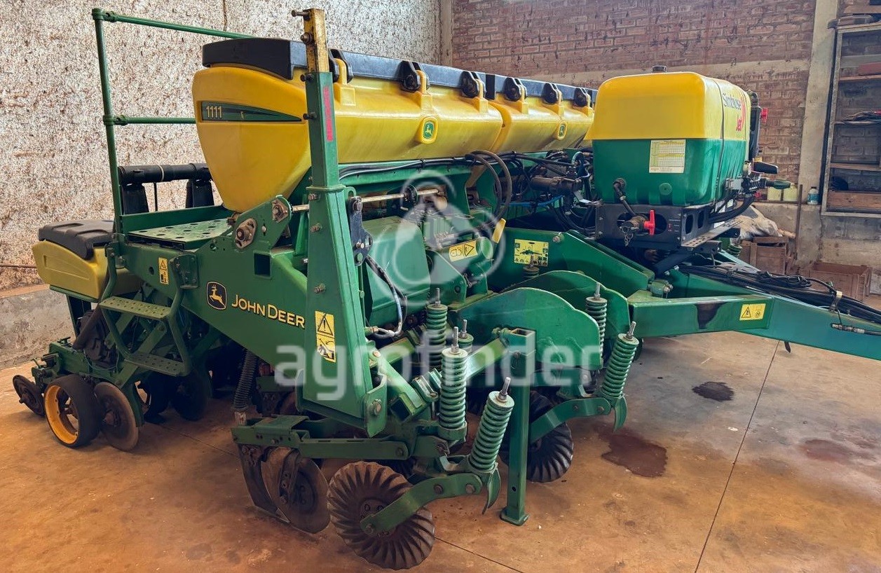 Plantadeira de Verão John Deere 1111
Ano 2012