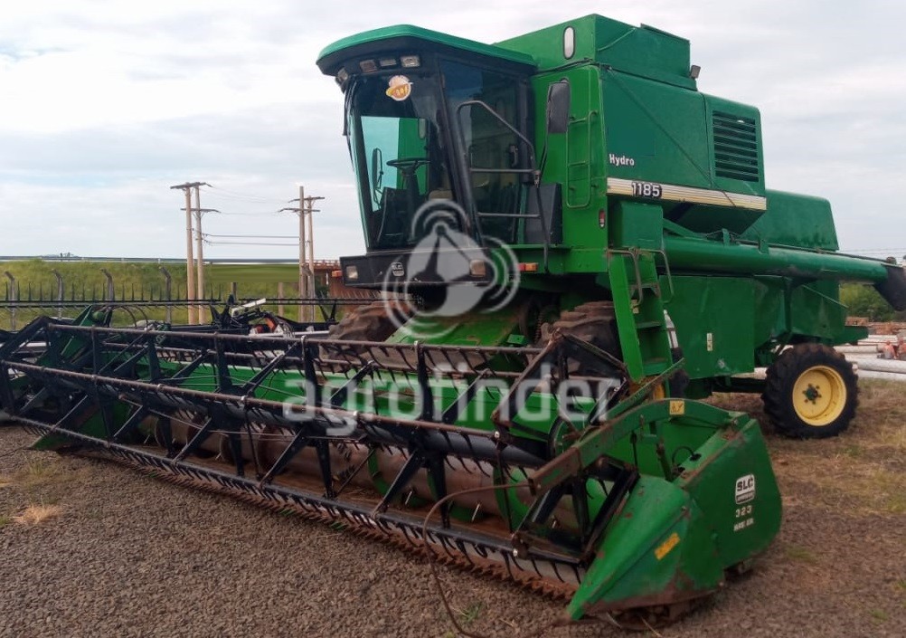 Colheitadeira de grão John Deere 1185 
 Ano 2003
