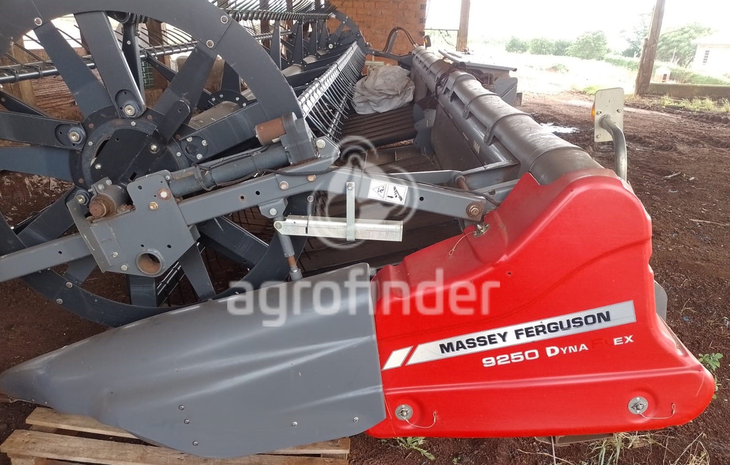 Plataforma de Soja Massey Ferguson 25 pés 
 Ano 2017