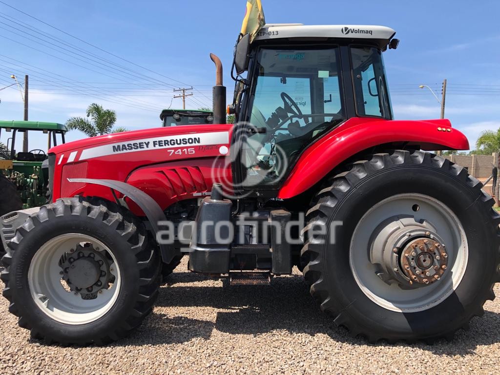 Trator Massey Ferguson 7415
Ano 2011