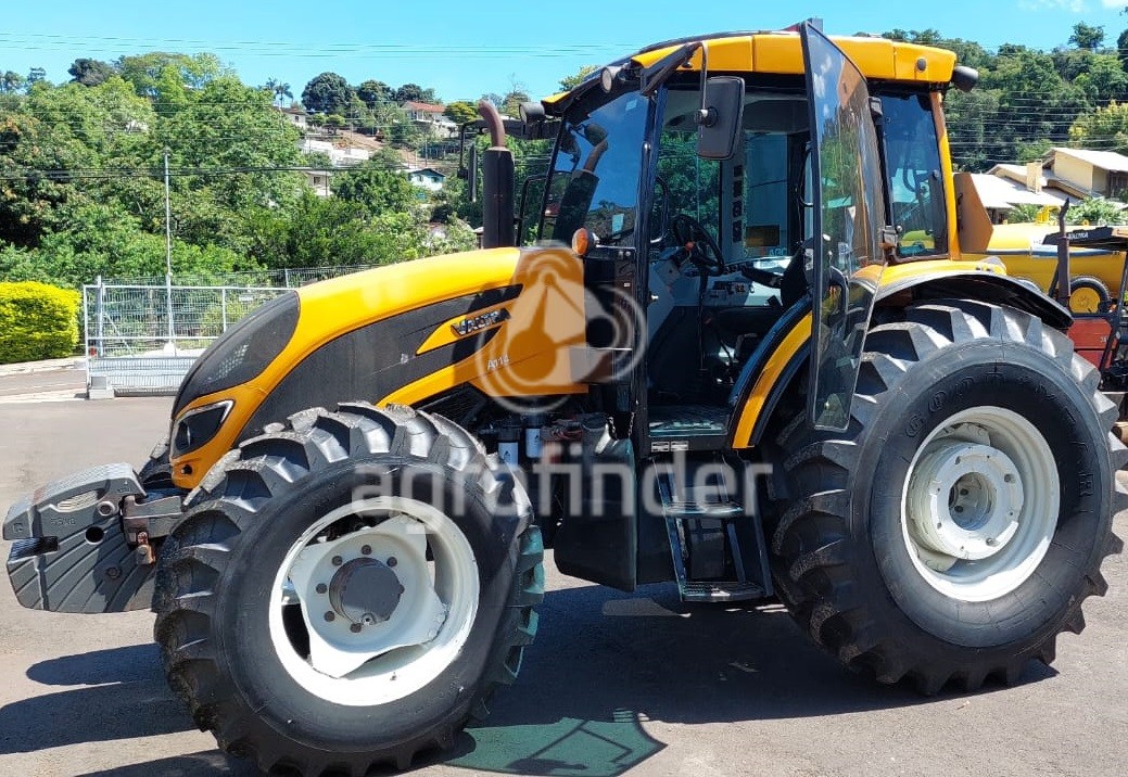 Trator Valtra A114 
 Ano 2018