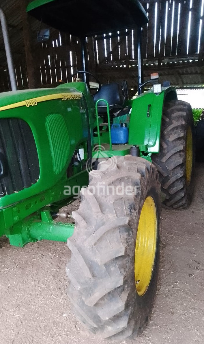 Trator John Deere 6415
Ano 2009