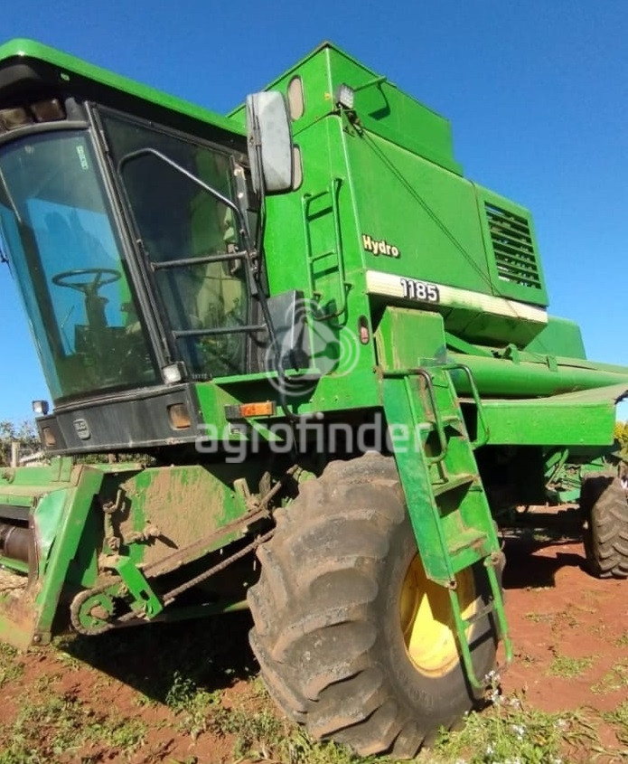 Colheitadeira de grão John Deere 1185 
 Ano 1998