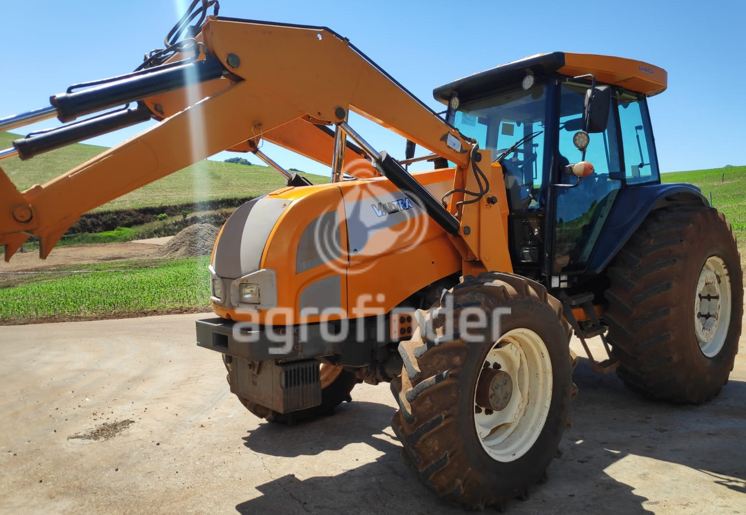 Trator de roda Valtra BM 125i 
 Ano 2013