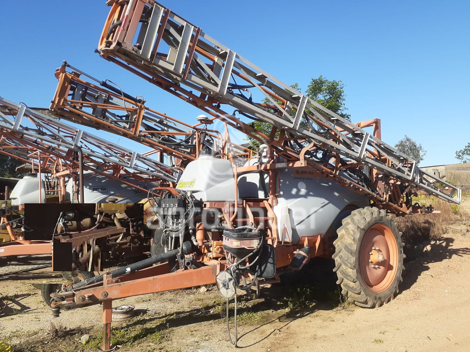Pulverizador de Arrasto Jacto Advance 3000 
 Ano 2012