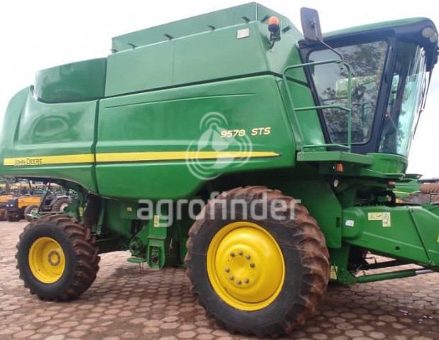 Colheitadeira de grão John Deere STS 9570 
 Ano 2013