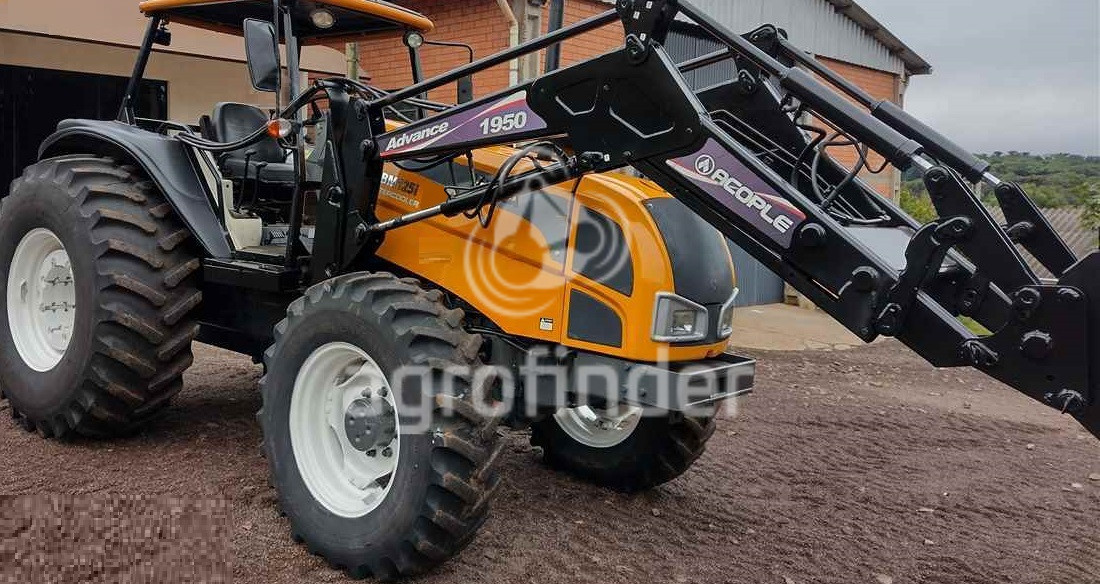 Trator de roda Valtra BM 125i 
 Ano 2014