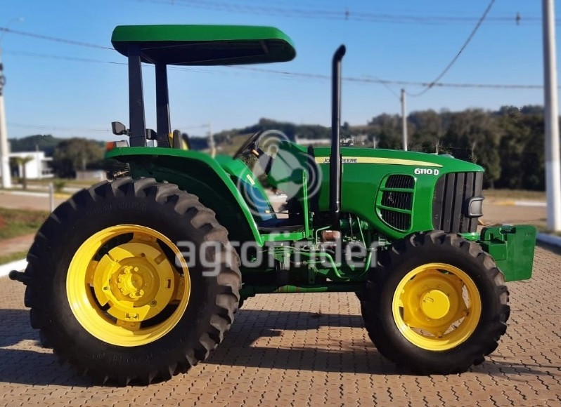 Trator de roda John Deere 6110 D 
 Ano 2013