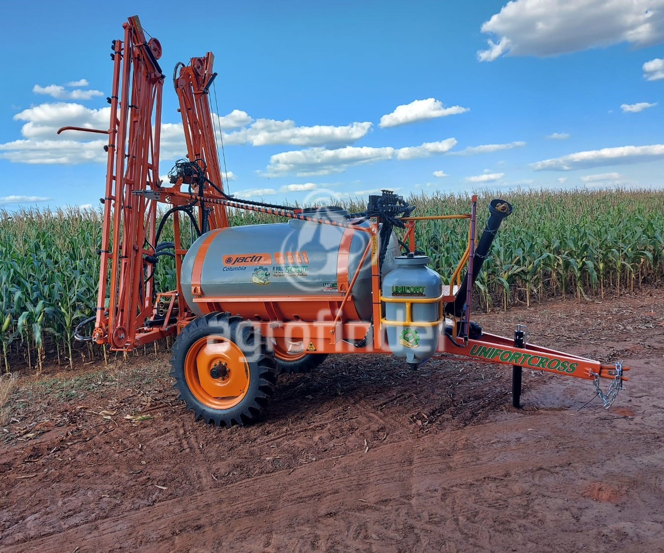 Pulverizador de Arrasto Unifort 2000 L Cross 
 Ano 2023